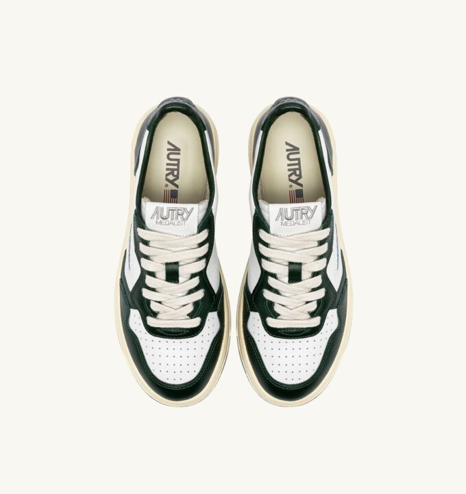 BASKETS MEDALIST LOW BICOLOR EN CUIR BLANC ET MOUNTAIN