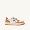 BASKETS MEDALIST LOW BICOLOR EN CUIR BLANC ET SAND STORM