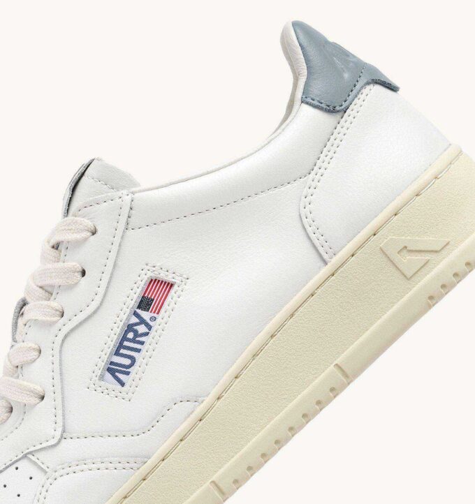 BASKETS MEDALIST LOW EN CUIR BLANC ET SILVER BLUE BASKETS MEDALIST LOW EN CUIR BLANC ET SILVER BLUE