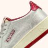 BASKETS MEDALIST LOW EN CUIR METALLIQUE ARGENT ET ROUGE
