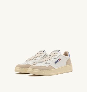 BASKETS MEDALIST LOW IN SUEDE EN CUIR BLANC ET DELLA ROBBIA BLUE