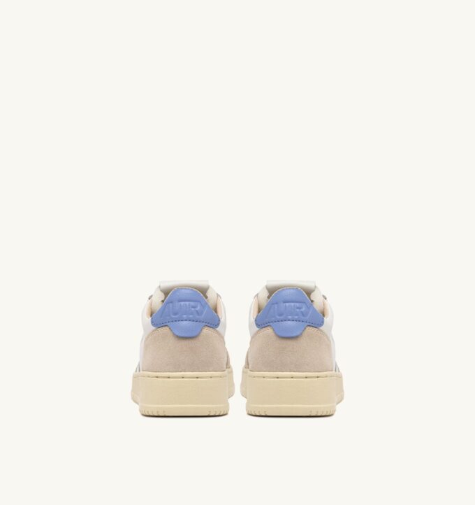 BASKETS MEDALIST LOW IN SUEDE EN CUIR BLANC ET DELLA ROBBIA BLUE BASKETS MEDALIST LOW IN SUEDE EN CUIR BLANC ET DELLA ROBBIA BLUE