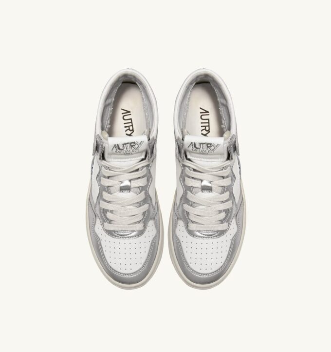 BASKETS MEDALIST MID BICOLOR EN CUIR BLANC ET ARGENT METALLISE’ BASKETS MEDALIST MID BICOLOR EN CUIR BLANC ET ARGENT METALLISE’