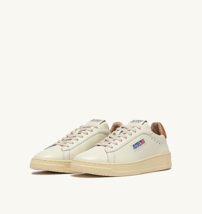 DALLAS LOW SNEAKERS IN MARSHMALLOW AND BROWN SUGAR LEATHER DALLAS LOW SNEAKERS IN MARSHMALLOW AND BROWN SUGAR LEATHER