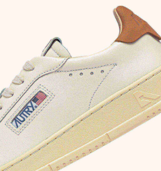 DALLAS LOW SNEAKERS IN MARSHMALLOW AND BROWN SUGAR LEATHER DALLAS LOW SNEAKERS IN MARSHMALLOW AND BROWN SUGAR LEATHER