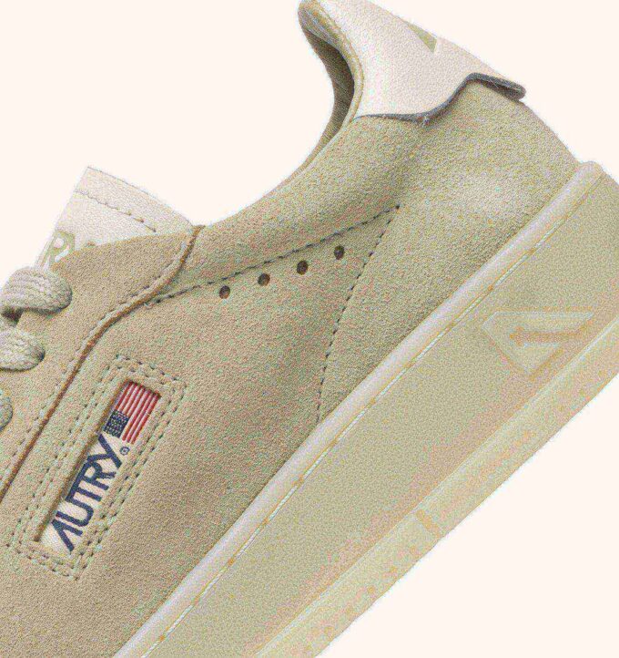 DALLAS LOW SNEAKERS IN MARSHMALLOW AND PAPYRUS SUEDE DALLAS LOW SNEAKERS IN MARSHMALLOW AND PAPYRUS SUEDE