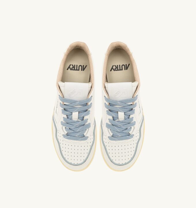 GOLF LOW SNEAKERS IN WHITE AND PEARL BLUE LEATHER GOLF LOW SNEAKERS IN WHITE AND PEARL BLUE LEATHER
