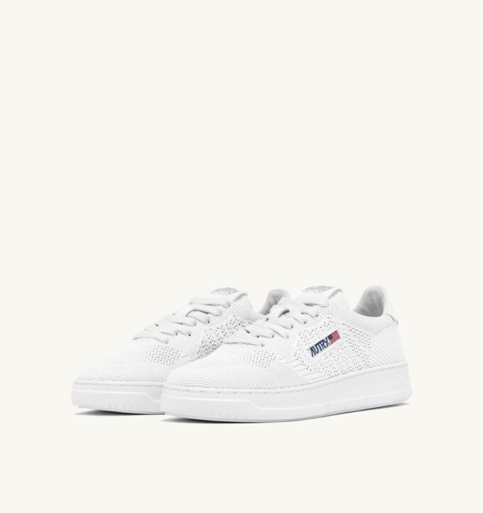 MEDALIST EASEKNIT LOW SNEAKERS IN WHITE KNIT