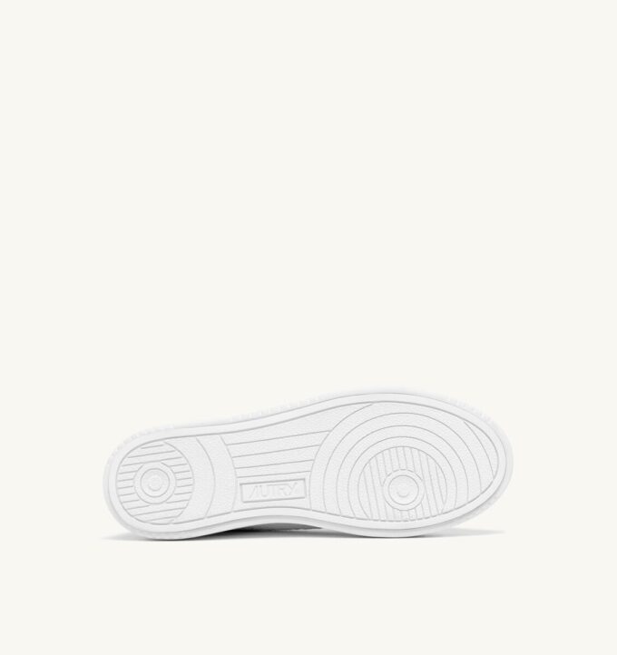 MEDALIST EASEKNIT LOW SNEAKERS IN WHITE KNIT MEDALIST EASEKNIT LOW SNEAKERS IN WHITE KNIT