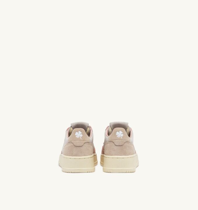 MEDALIST KIDS LOW SNEAKERS IN POWDER PINK AND SAND IN SUEDE