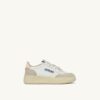 MEDALIST KIDS LOW SNEAKERS IN WHITE AND CREOLE PINK SUEDE