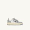 MEDALIST KIDSTRIPES LOW BICOLOR SNEAKERS IN WHITE AND LIGHT GRAY LEATHER MEDALIST KIDSTRIPES LOW BICOLOR SNEAKERS IN WHITE AND LIGHT GRAY LEATHER
