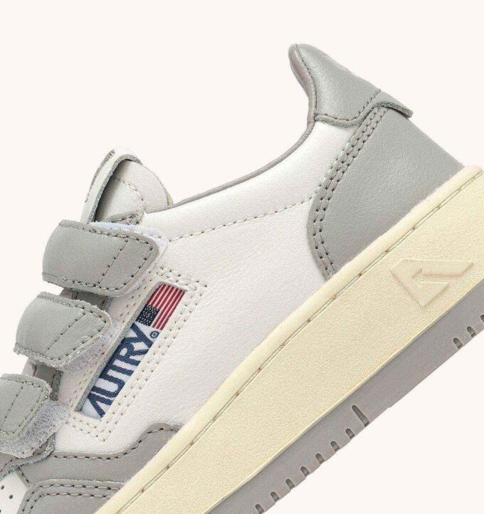 MEDALIST KIDSTRIPES LOW BICOLOR SNEAKERS IN WHITE AND LIGHT GRAY LEATHER MEDALIST KIDSTRIPES LOW BICOLOR SNEAKERS IN WHITE AND LIGHT GRAY LEATHER