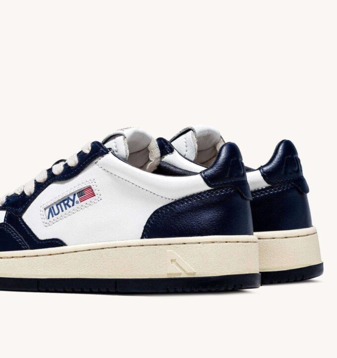 MEDALIST LOW BICOLOR SNEAKERS IN WHITE AND BLUE LEATHER MEDALIST LOW BICOLOR SNEAKERS IN WHITE AND BLUE LEATHER