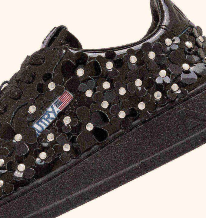 MEDALIST LOW ‘BLOOMING’ SNEAKERS IN PATENT LEATHER COLOR BLACK