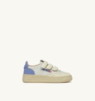 MEDALIST LOW KIDSTRIPES SNEAKERS IN LEATHER COLOR WHISPER WHITE AND DELLA ROBBIA BLUE MEDALIST LOW KIDSTRIPES SNEAKERS IN LEATHER COLOR WHISPER WHITE AND DELLA ROBBIA BLUE