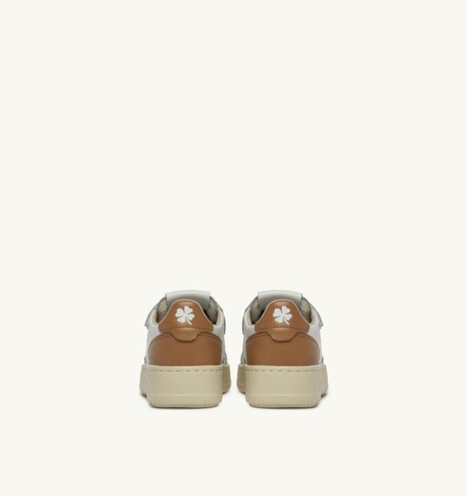 MEDALIST LOW KIDSTRIPES SNEAKERS IN LEATHER COLOR WHISPER WHITE IVORY WHITE AND BROWN SUGAR