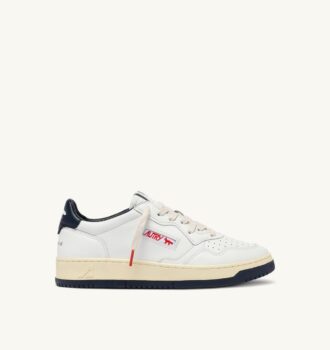 MEDALIST LOW ‘MAISON KITSUNÉ’ SNEAKERS IN WHITE AND BLUE LEATHER