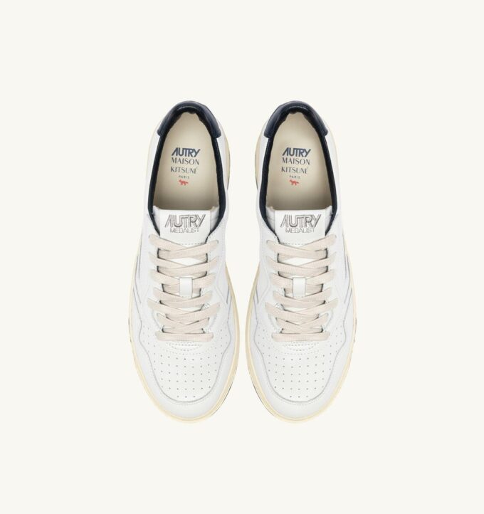 MEDALIST LOW ‘MAISON KITSUNÉ’ SNEAKERS IN WHITE AND BLUE LEATHER MEDALIST LOW ‘MAISON KITSUNÉ’ SNEAKERS IN WHITE AND BLUE LEATHER