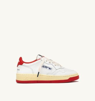 MEDALIST LOW ‘MAISON KITSUNÉ’ SNEAKERS IN WHITE AND CLAY RED LEATHER