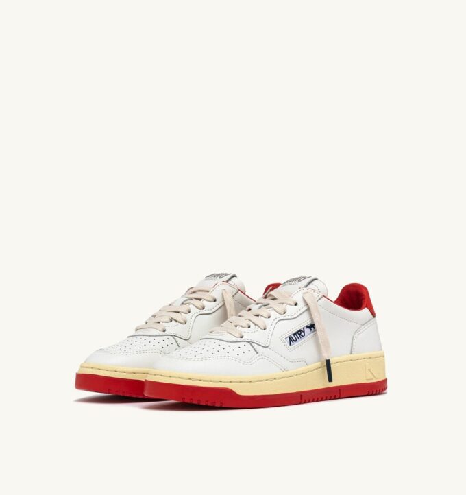 MEDALIST LOW ‘MAISON KITSUNÉ’ SNEAKERS IN WHITE AND CLAY RED LEATHER MEDALIST LOW ‘MAISON KITSUNÉ’ SNEAKERS IN WHITE AND CLAY RED LEATHER