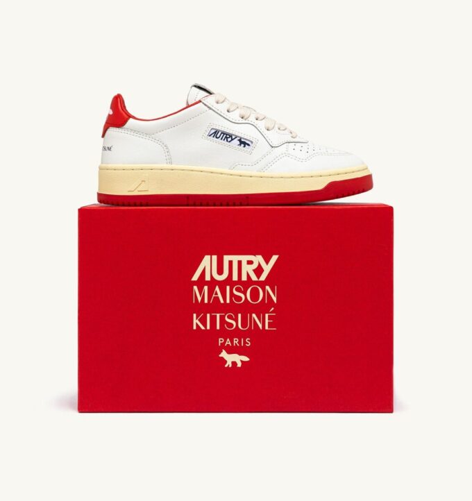 MEDALIST LOW ‘MAISON KITSUNÉ’ SNEAKERS IN WHITE AND CLAY RED LEATHER MEDALIST LOW ‘MAISON KITSUNÉ’ SNEAKERS IN WHITE AND CLAY RED LEATHER