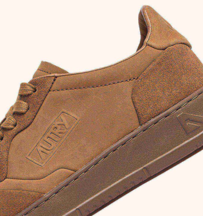 MEDALIST LOW SNEAKERS IN BROWN SUGAR NUBUCK LEATHER AND SUEDE MEDALIST LOW SNEAKERS IN BROWN SUGAR NUBUCK LEATHER AND SUEDE