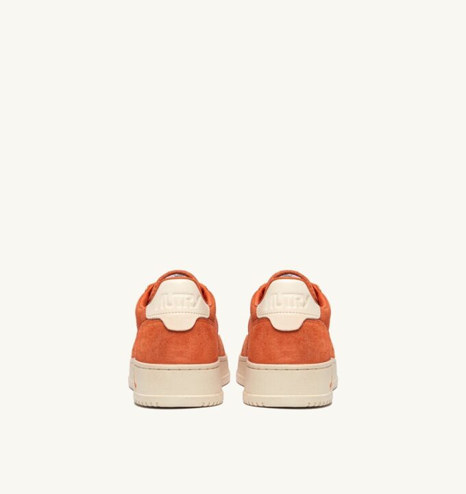 MEDALIST LOW SNEAKERS IN FANTA AND OFF WHITE SUEDE