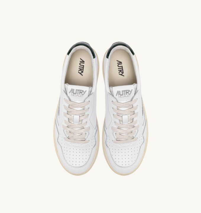 MEDALIST LOW SNEAKERS IN LEATHER AND MOUNTAIN WHITE