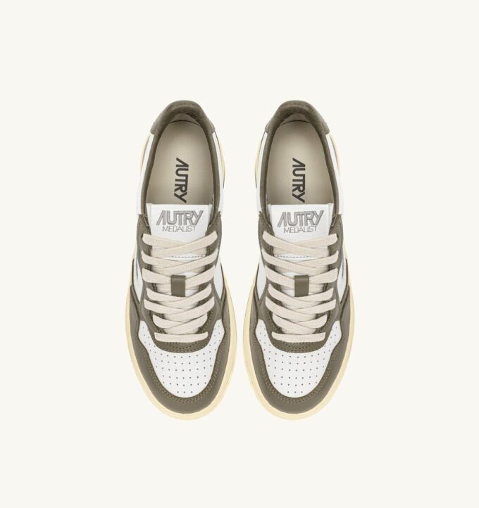 MEDALIST LOW SNEAKERS IN LEATHER COLOR WHITE AND COVERT GREEN WITH LETTERING