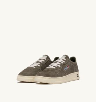 MEDALIST LOW SNEAKERS IN MISTLETOE AND OFF WHITE SUEDE