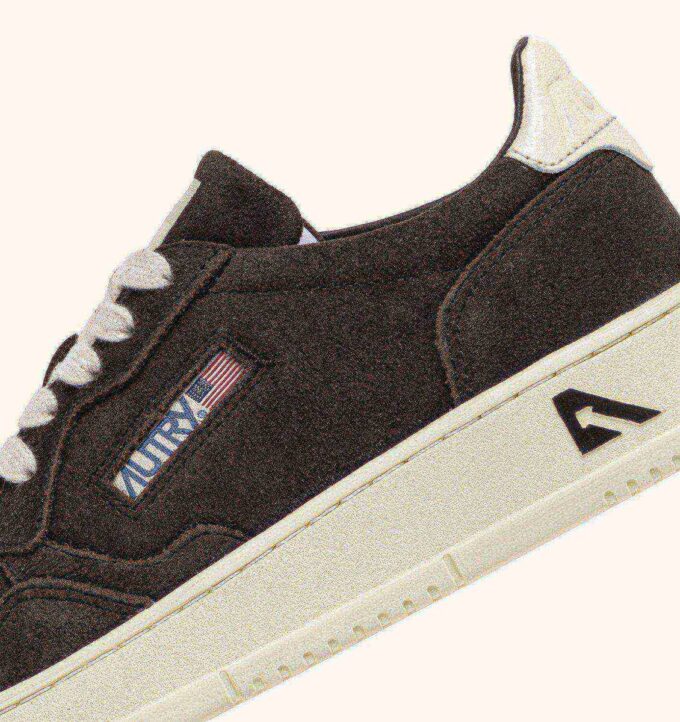 MEDALIST LOW SNEAKERS IN MOKA AND OFF WHITE SUEDE