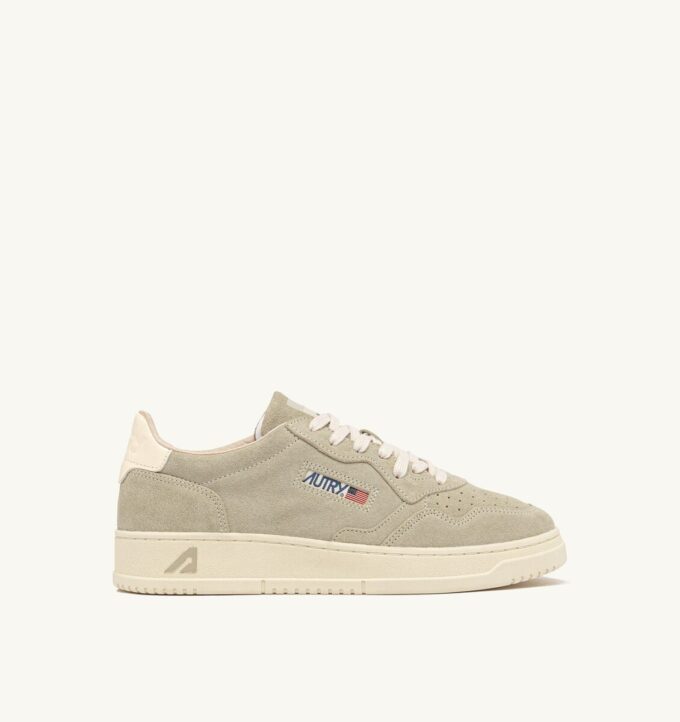 MEDALIST LOW SNEAKERS IN PAPYRUS AND OFF WHITE SUEDE