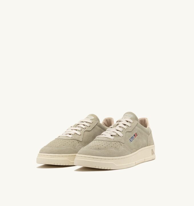 MEDALIST LOW SNEAKERS IN PAPYRUS AND OFF WHITE SUEDE MEDALIST LOW SNEAKERS IN PAPYRUS AND OFF WHITE SUEDE