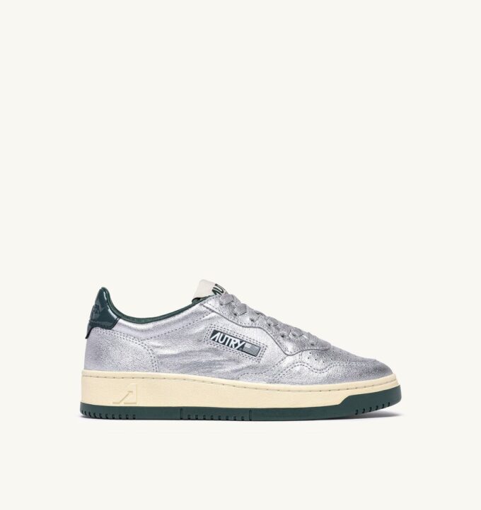MEDALIST LOW SNEAKERS IN SILVER AND BOTTLE METALIZED LEATHER