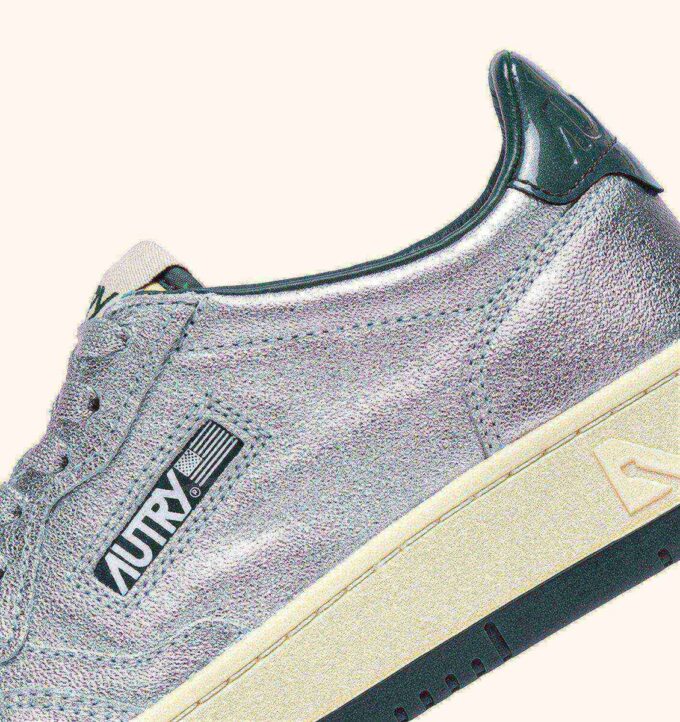 MEDALIST LOW SNEAKERS IN SILVER AND BOTTLE METALIZED LEATHER