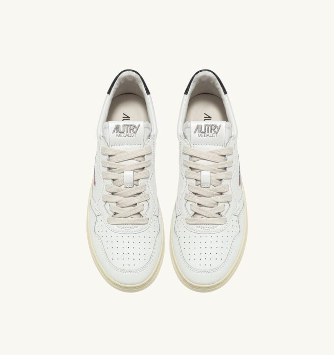 BASKETS MEDALIST LOW EN CUIR BLANC ET NOIR