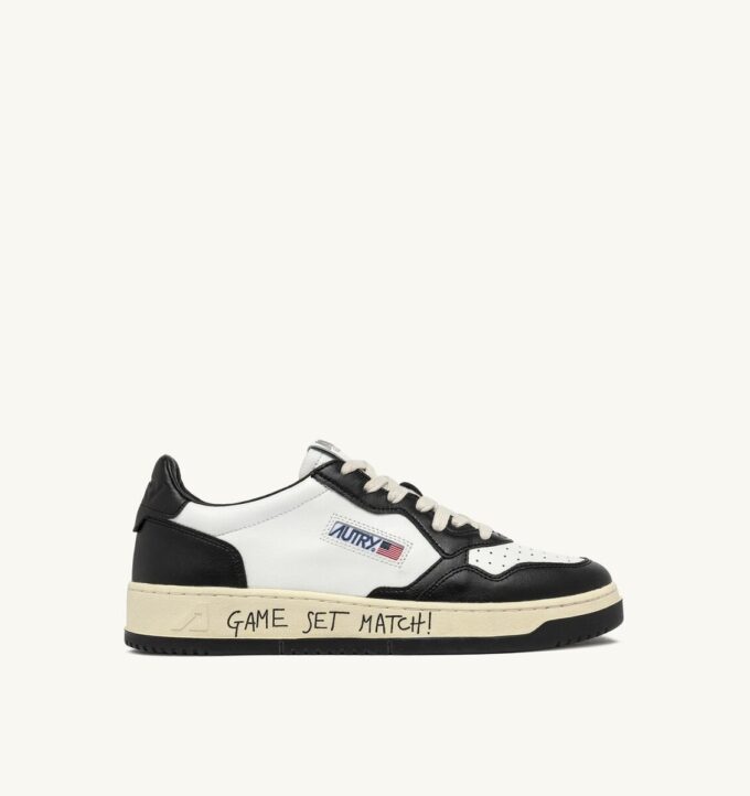 MEDALIST LOW SNEAKERS IN WHITE AND BLACK LEATHER WITH LETTERING MEDALIST LOW SNEAKERS IN WHITE AND BLACK LEATHER WITH LETTERING