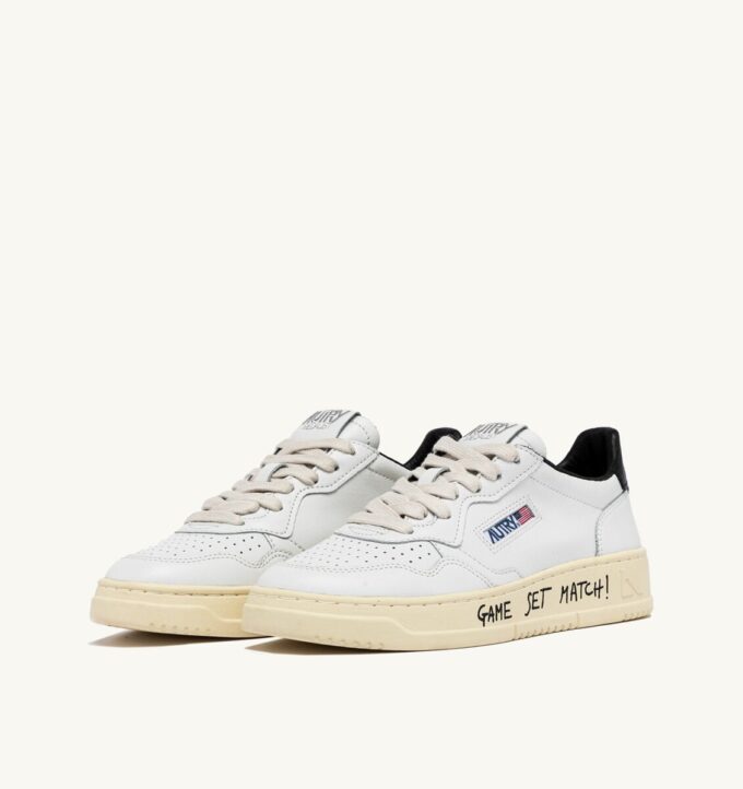 MEDALIST LOW SNEAKERS IN WHITE AND BLACK LEATHER WITH LETTERING MEDALIST LOW SNEAKERS IN WHITE AND BLACK LEATHER WITH LETTERING