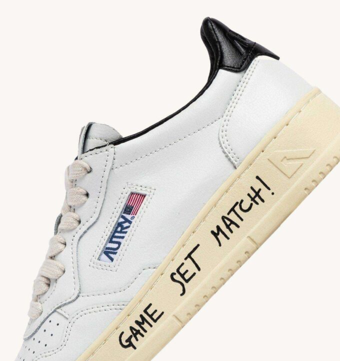 MEDALIST LOW SNEAKERS IN WHITE AND BLACK LEATHER WITH LETTERING MEDALIST LOW SNEAKERS IN WHITE AND BLACK LEATHER WITH LETTERING