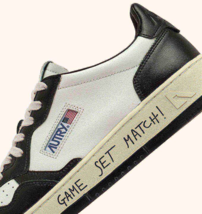 MEDALIST LOW SNEAKERS IN WHITE AND BLACK LEATHER WITH LETTERING MEDALIST LOW SNEAKERS IN WHITE AND BLACK LEATHER WITH LETTERING