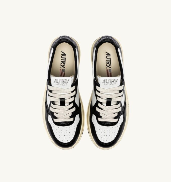 MEDALIST LOW SNEAKERS IN WHITE AND BLACK LEATHER WITH LETTERING