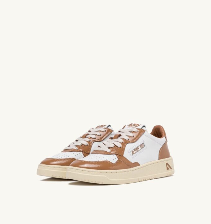 MEDALIST LOW SNEAKERS IN WHITE AND BROWN SUGAR LEATHER