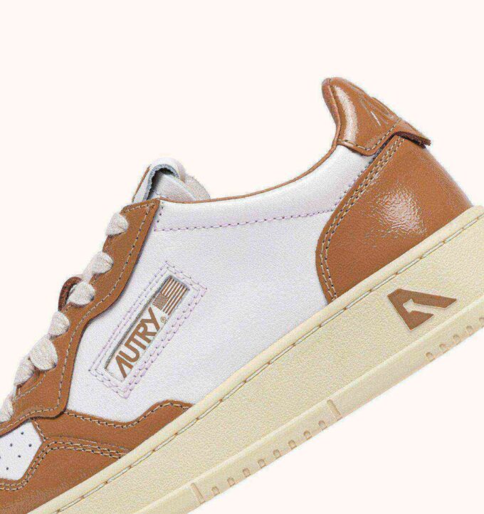 MEDALIST LOW SNEAKERS IN WHITE AND BROWN SUGAR LEATHER