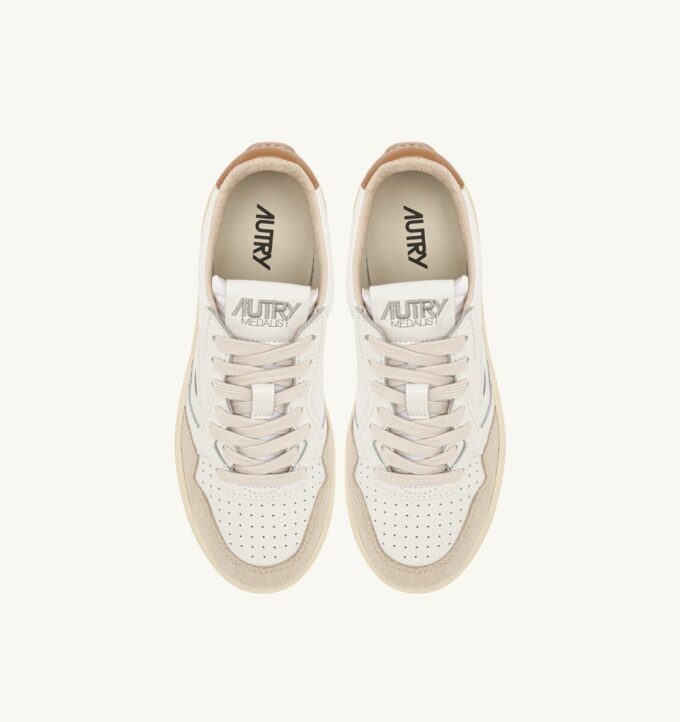 MEDALIST LOW SNEAKERS IN WHITE AND BROWN SUGAR SUEDE AND LEATHER