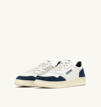 MEDALIST LOW SNEAKERS IN WHITE AND CAPRI LEATHER SUEDE