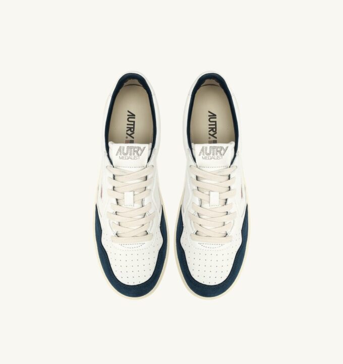 MEDALIST LOW SNEAKERS IN WHITE AND CAPRI LEATHER SUEDE