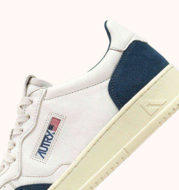MEDALIST LOW SNEAKERS IN WHITE AND CAPRI LEATHER SUEDE