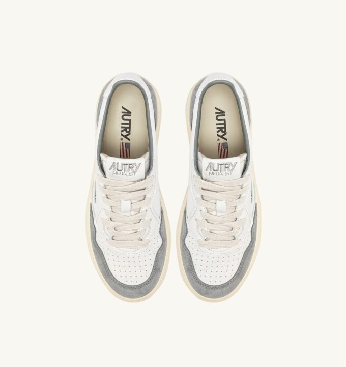 MEDALIST LOW SNEAKERS IN WHITE AND GRAY LEATHER SUEDE