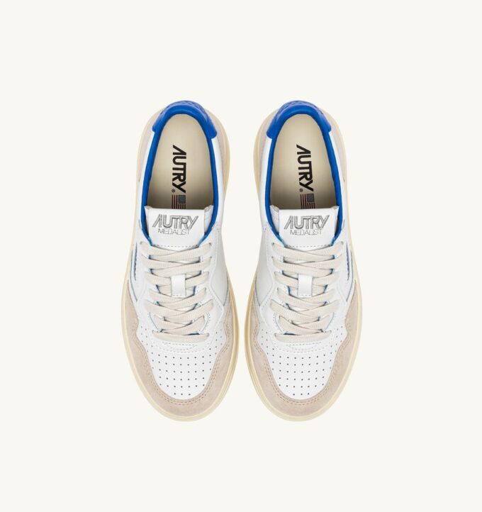 MEDALIST LOW SNEAKERS IN WHITE AND PALACE BLUE LEATHER AND SUEDE WITH LETTERING MEDALIST LOW SNEAKERS IN WHITE AND PALACE BLUE LEATHER AND SUEDE WITH LETTERING